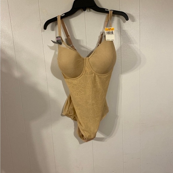 Bali Women Firm-Control Ultra lLight Body Shaper Lace BuiltIn Underwire NWT 36DD - Picture 6 of 12